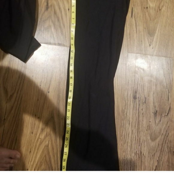 Lululemon | Black cinched pants - 6 - Picture 3 of 6